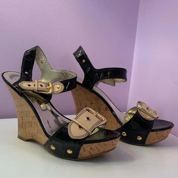 Beautiful Guess by Marciano Black and Tan wedges. - Picture 1 of 5